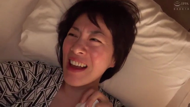 GOJU-199 A neat and clean fifty beautiful mature woman with a desire to apply for dew and an extraordinary metamorphosis hot spring trip for one night and two days Chiaki 48 years old